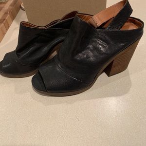 Lucky Brand black leather peep toe heel sandal